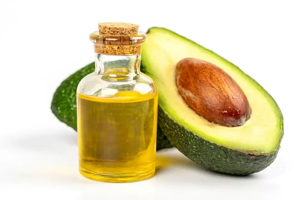 Olio di avocado come parte della crema Eudalie