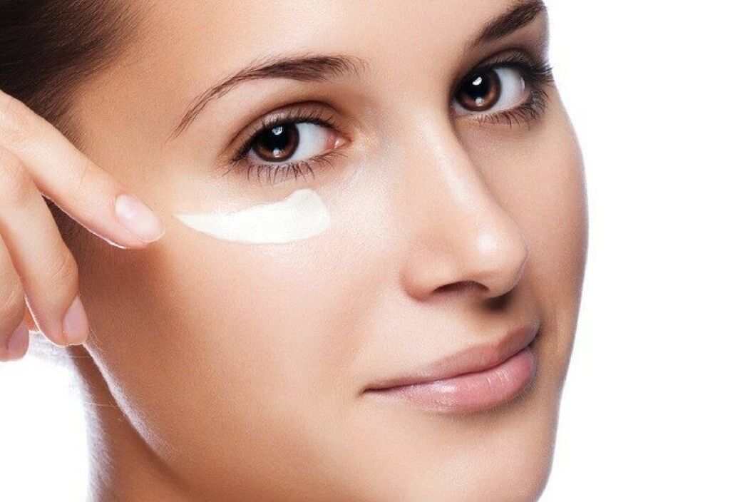 Come ringiovanire la pelle intorno agli occhi